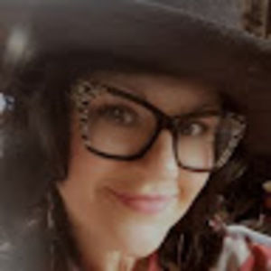 Meet your Posher, Holly-dale